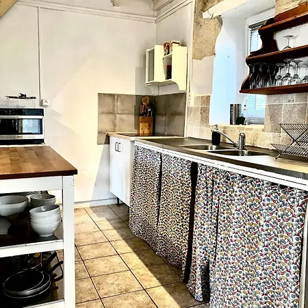 Charmante Met Prachtig Uitzicht Holiday home La Cellette (Puy-de-Dome)