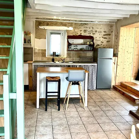 Charmante Met Prachtig Uitzicht La Cellette (Puy-de-Dome)